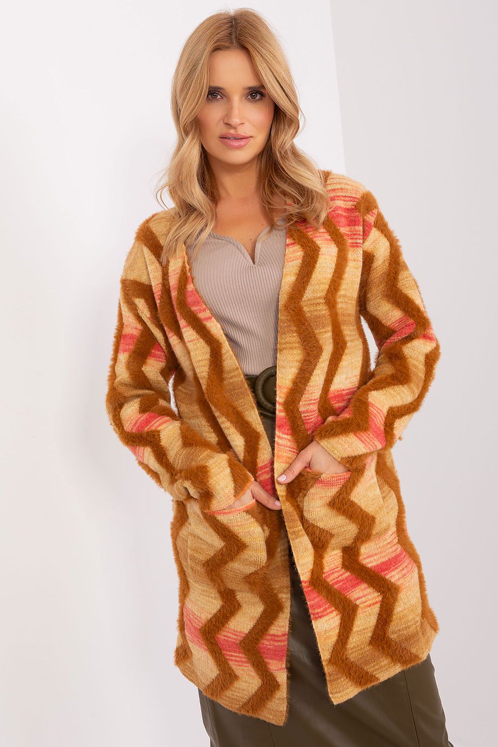  Sweter Kardigan Model AT-SW-234701.34 Camel - AT 