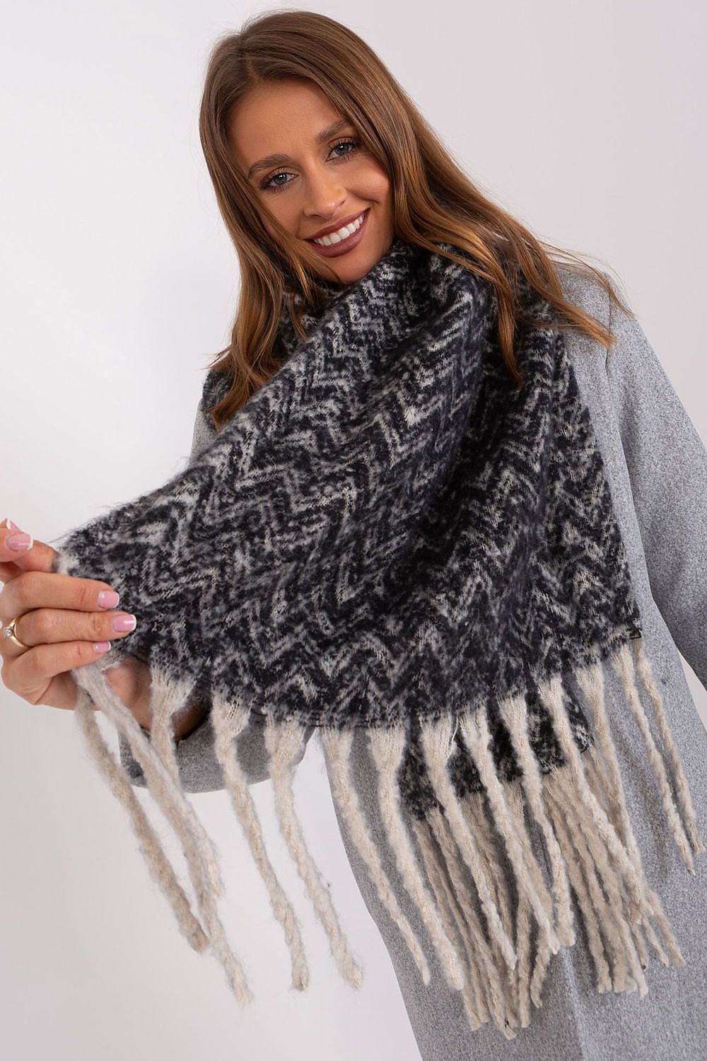   Szalik Model AT-SZ-23125.75 Black/Beige - AT 