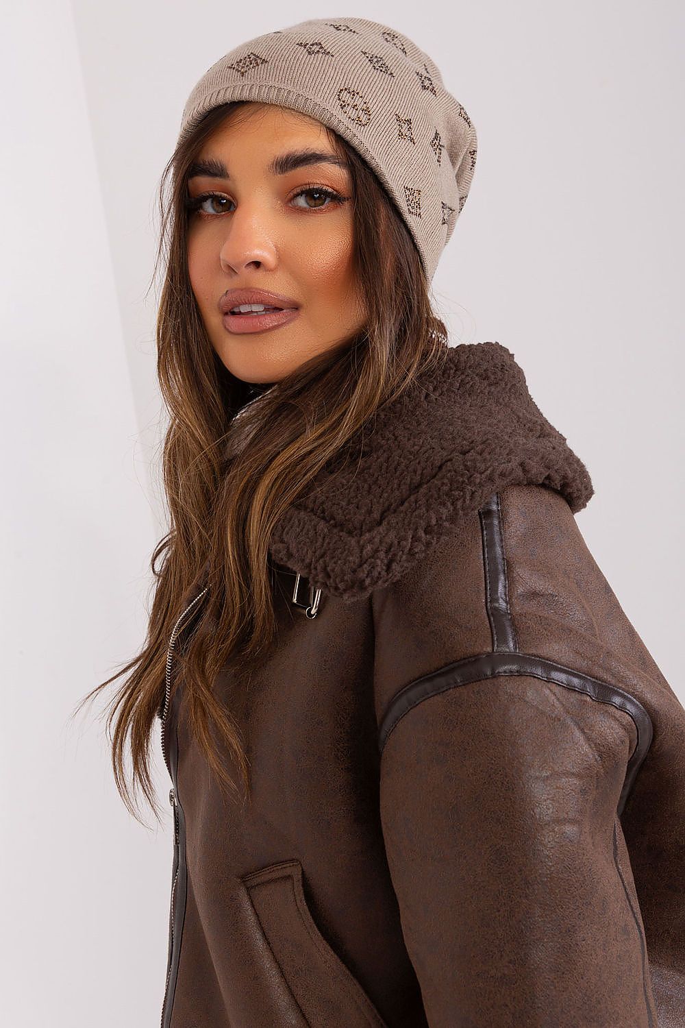   Czapka Model AT-CZ-2325.85 Dark Beige - AT 