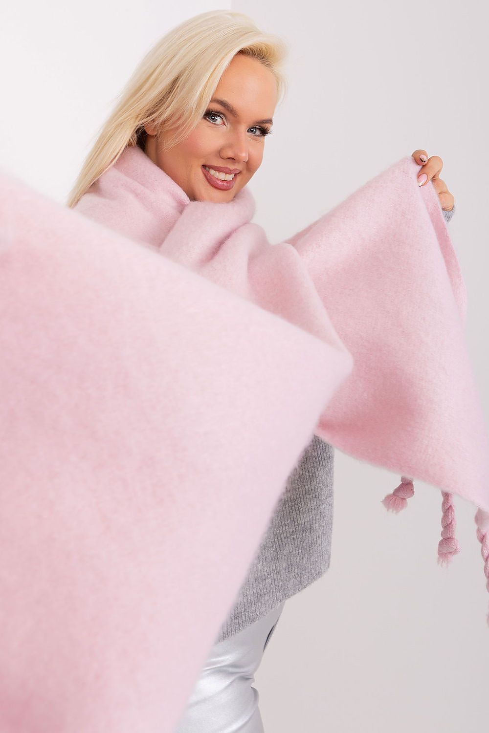   Szalik Model AT-SZ-2313502.31P Light Pink - AT 