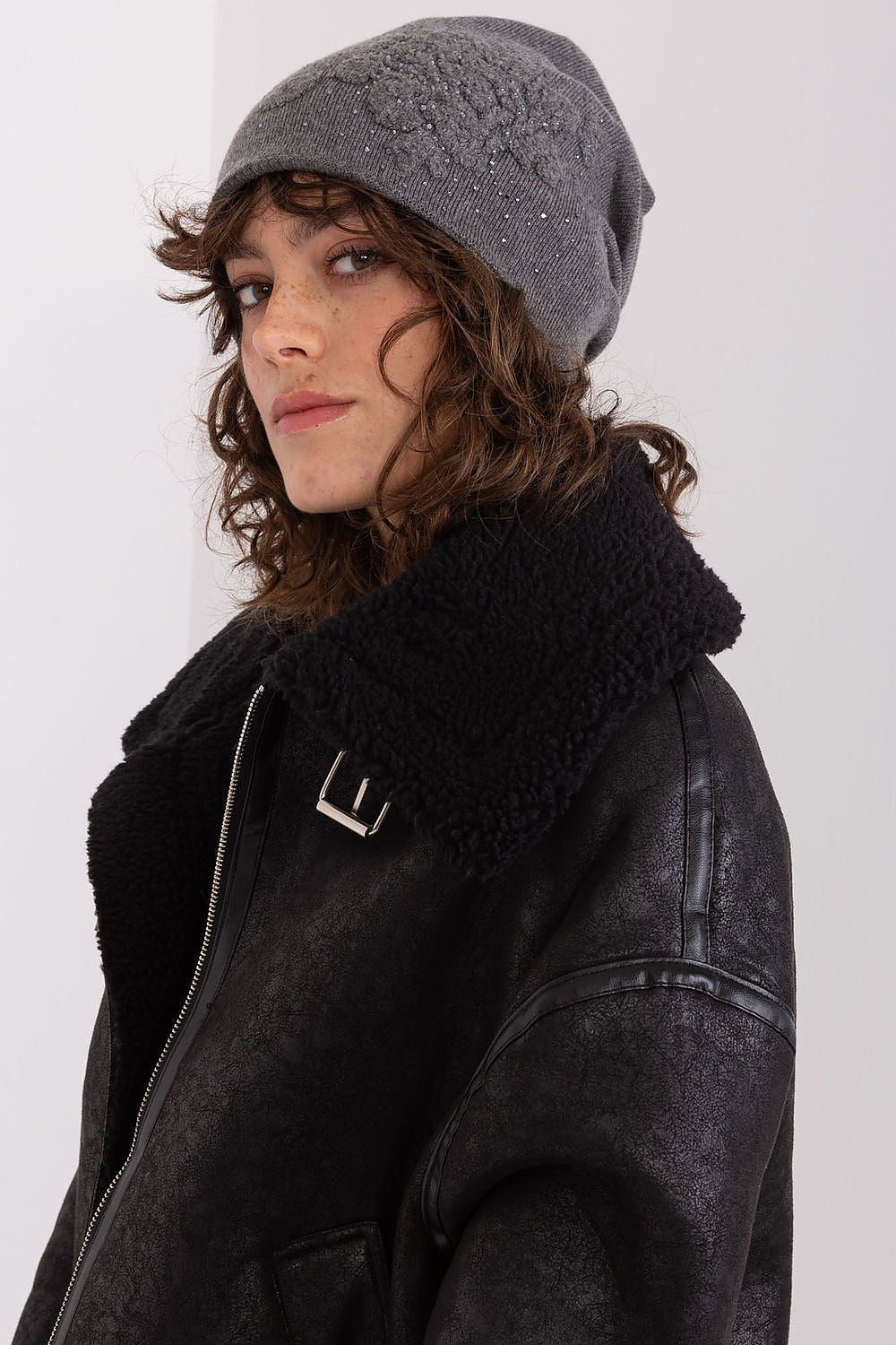   Czapka Model AT-CZ-23250.61P Dark Grey - AT 