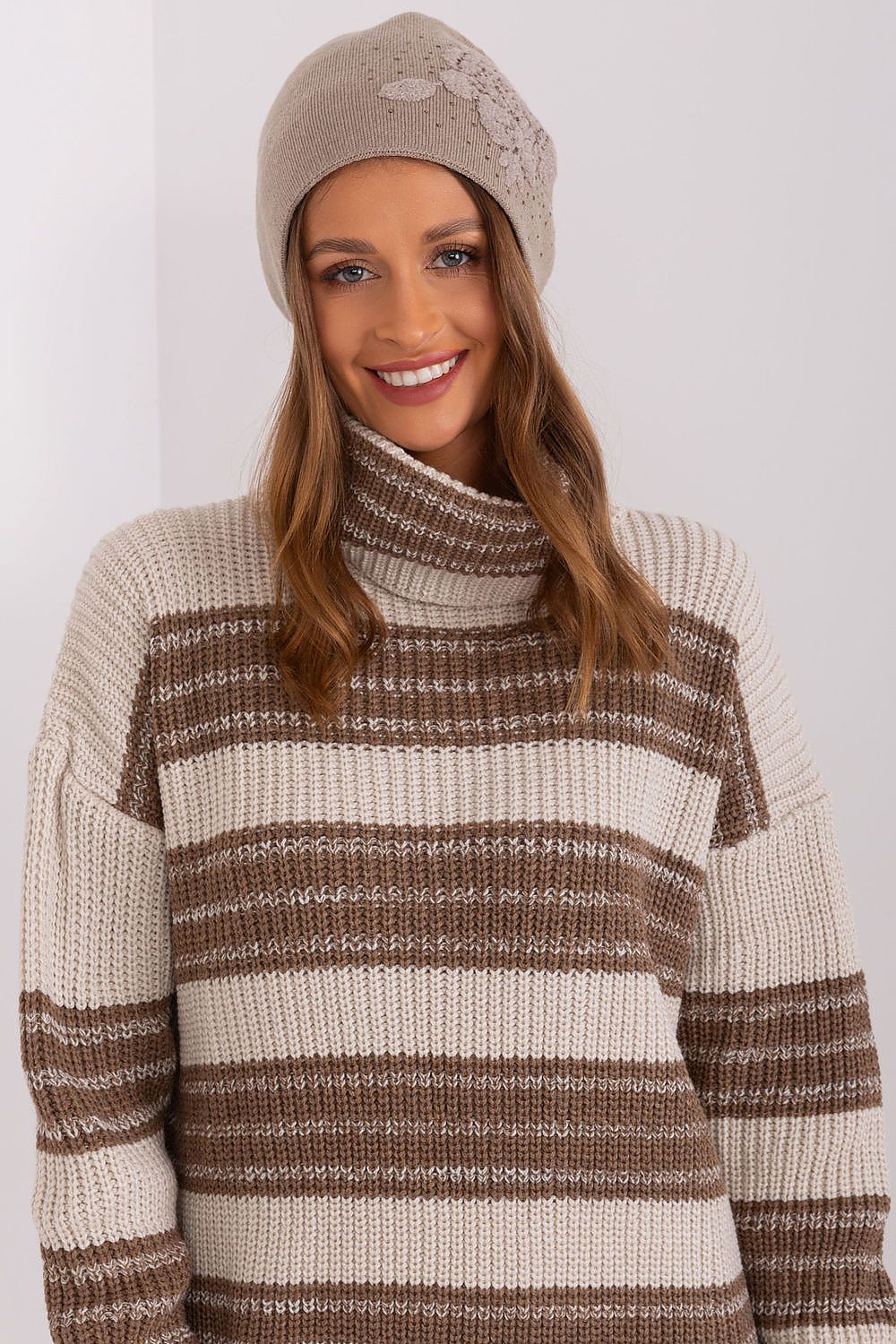   Czapka Model AT-CZ-23250.01P Dark Beige - AT 