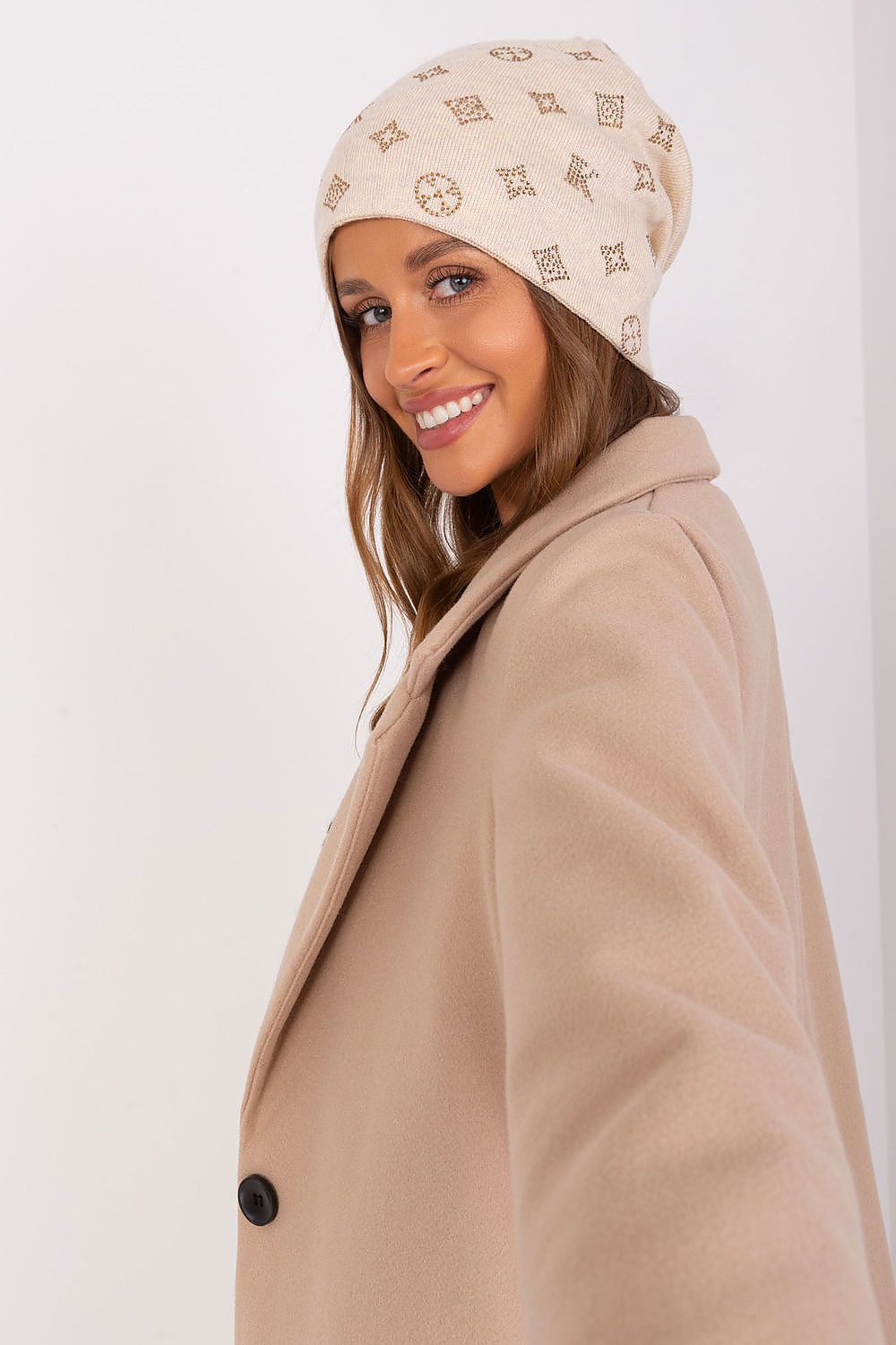   Czapka Model AT-CZ-2325.85 Light Beige - AT 