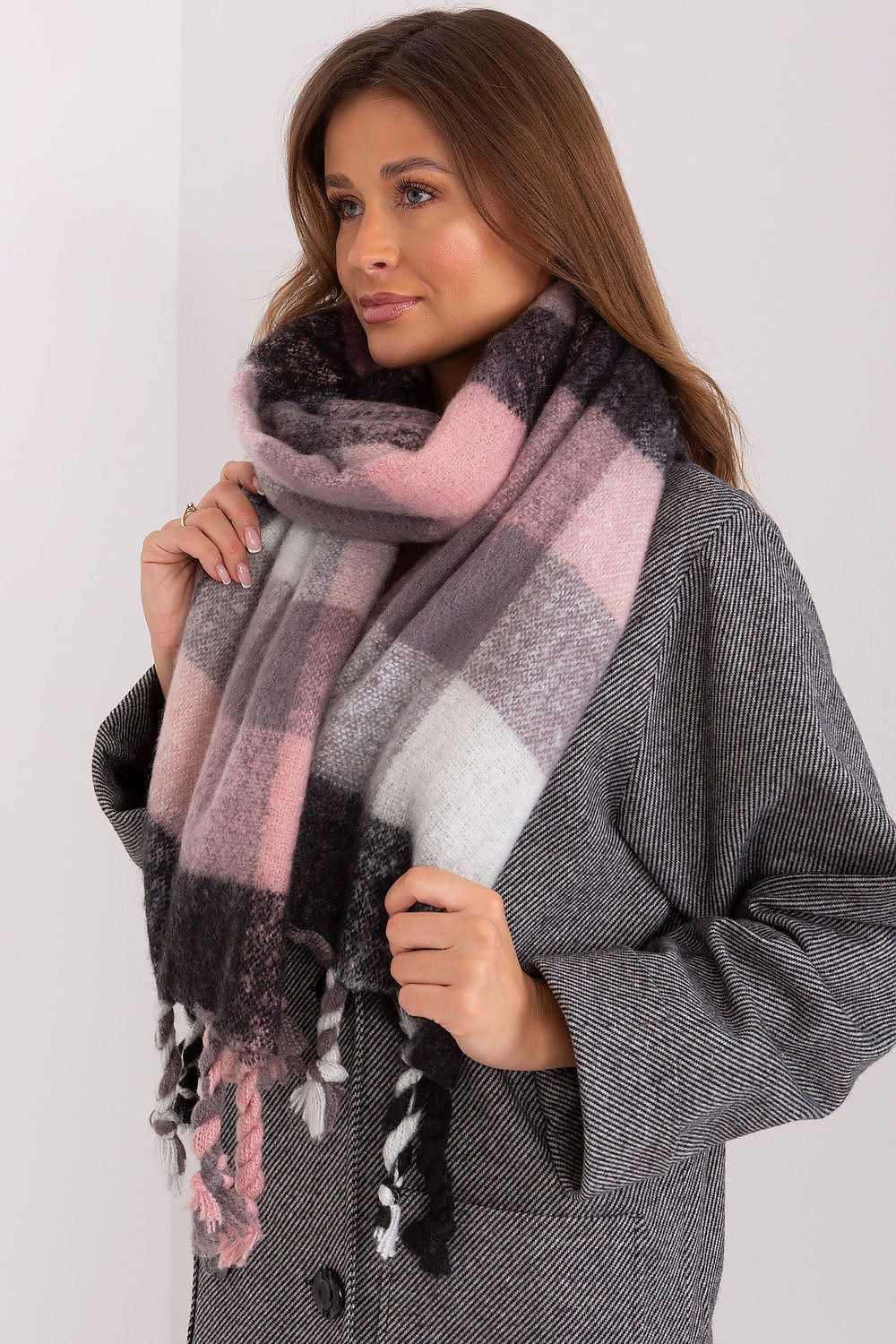   Szalik Model AT-SZ-2313501.97 Light Pink - AT 