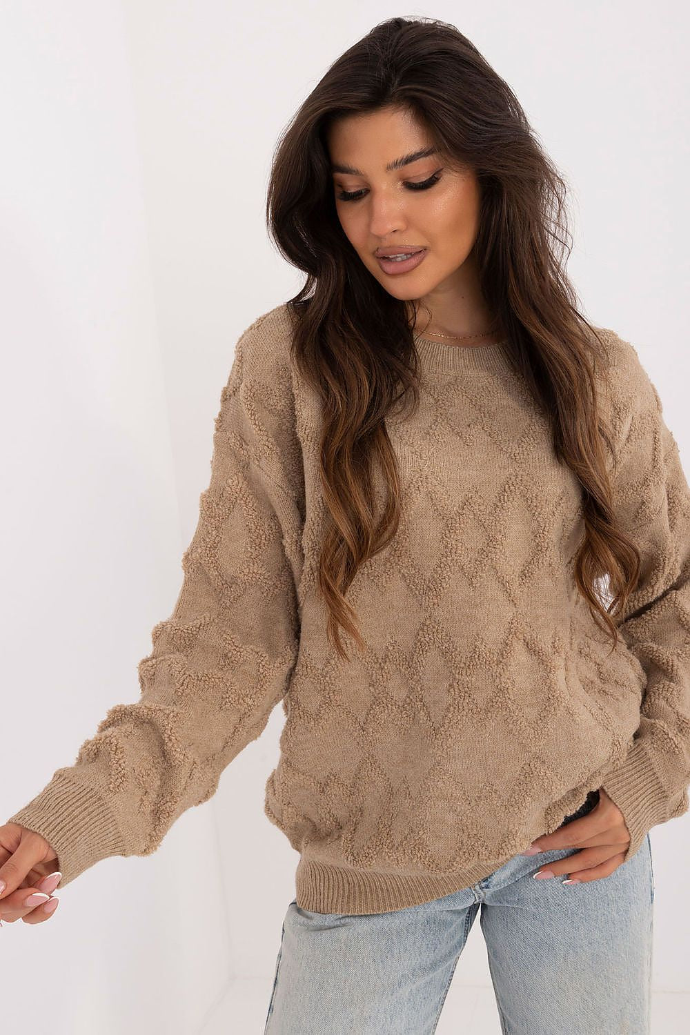   Sweter Damski Model AT-SW-2361.61 Dark Beige - AT 