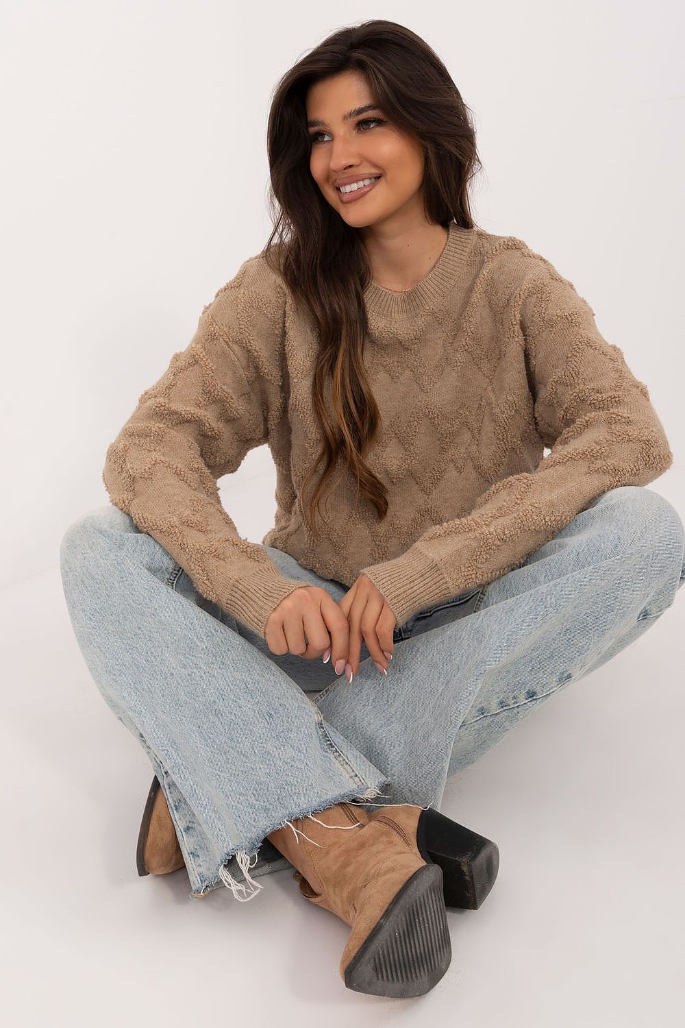  Sweter Damski Model AT-SW-2361.61 Dark Beige - AT 