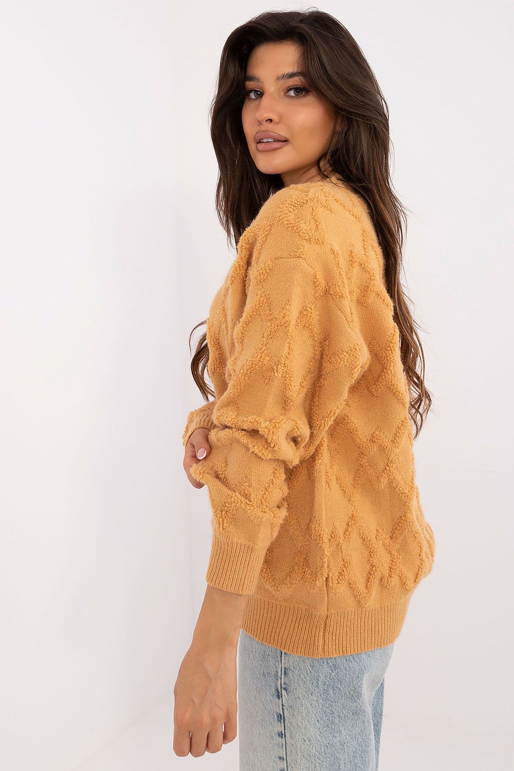  Sweter Damski Model AT-SW-2361.61 Camel - AT 