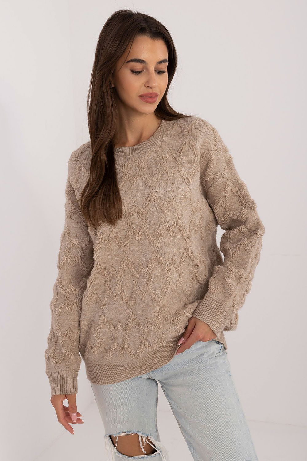   Sweter Damski Model AT-SW-2361.61 Beige - AT 