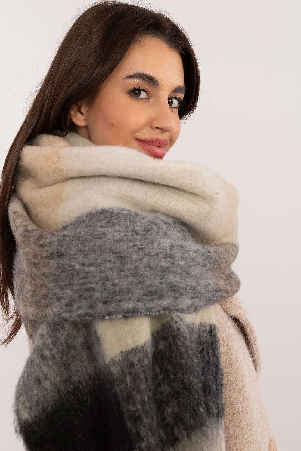   Szalik Model AT-SZ-2312501.62 Black/Beige - AT 