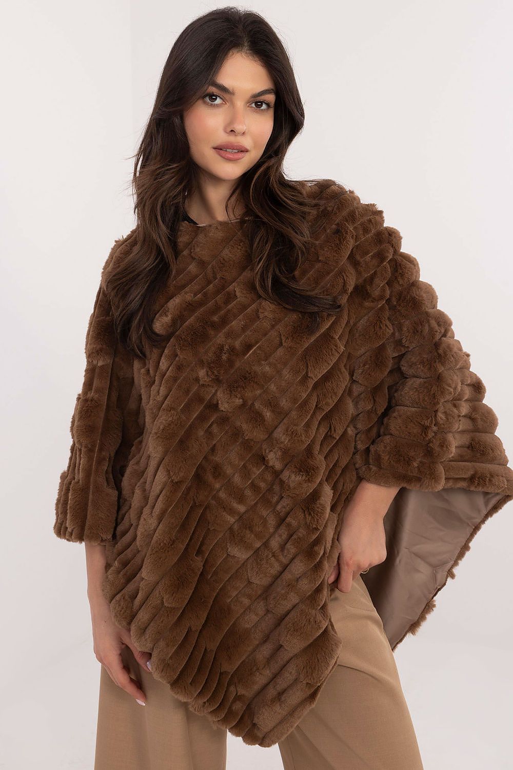  Sweter Ponczo Model AT-PN-2347.16 Brown - AT 