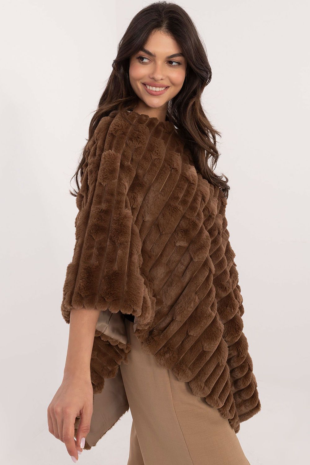  Sweter Ponczo Model AT-PN-2347.16 Brown - AT 