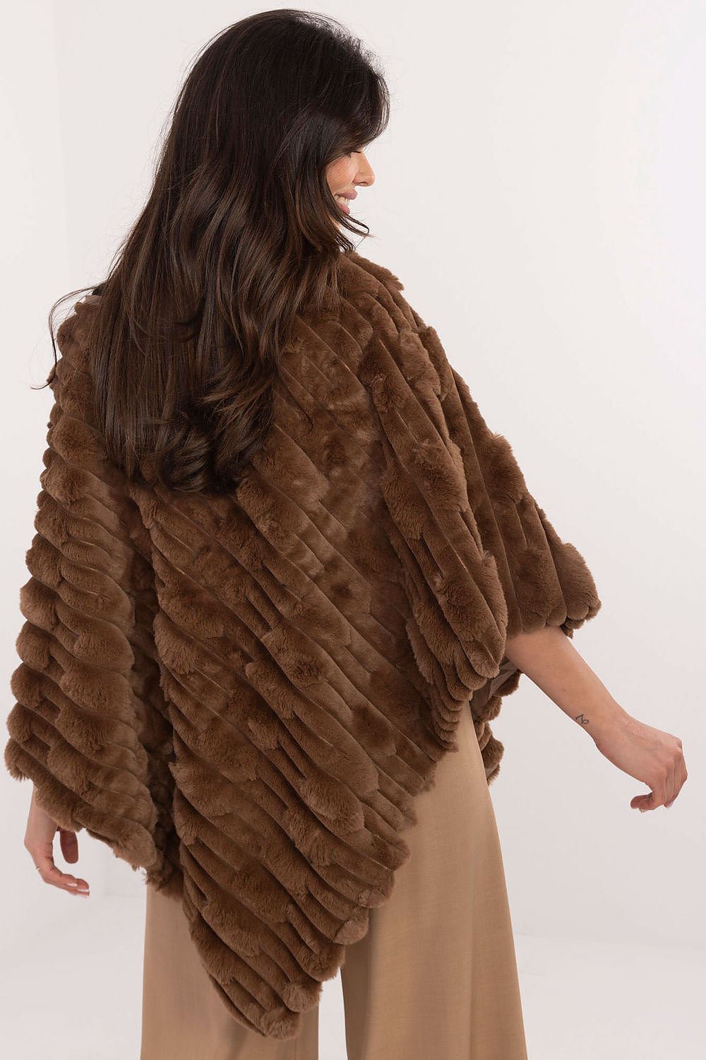  Sweter Ponczo Model AT-PN-2347.16 Brown - AT 