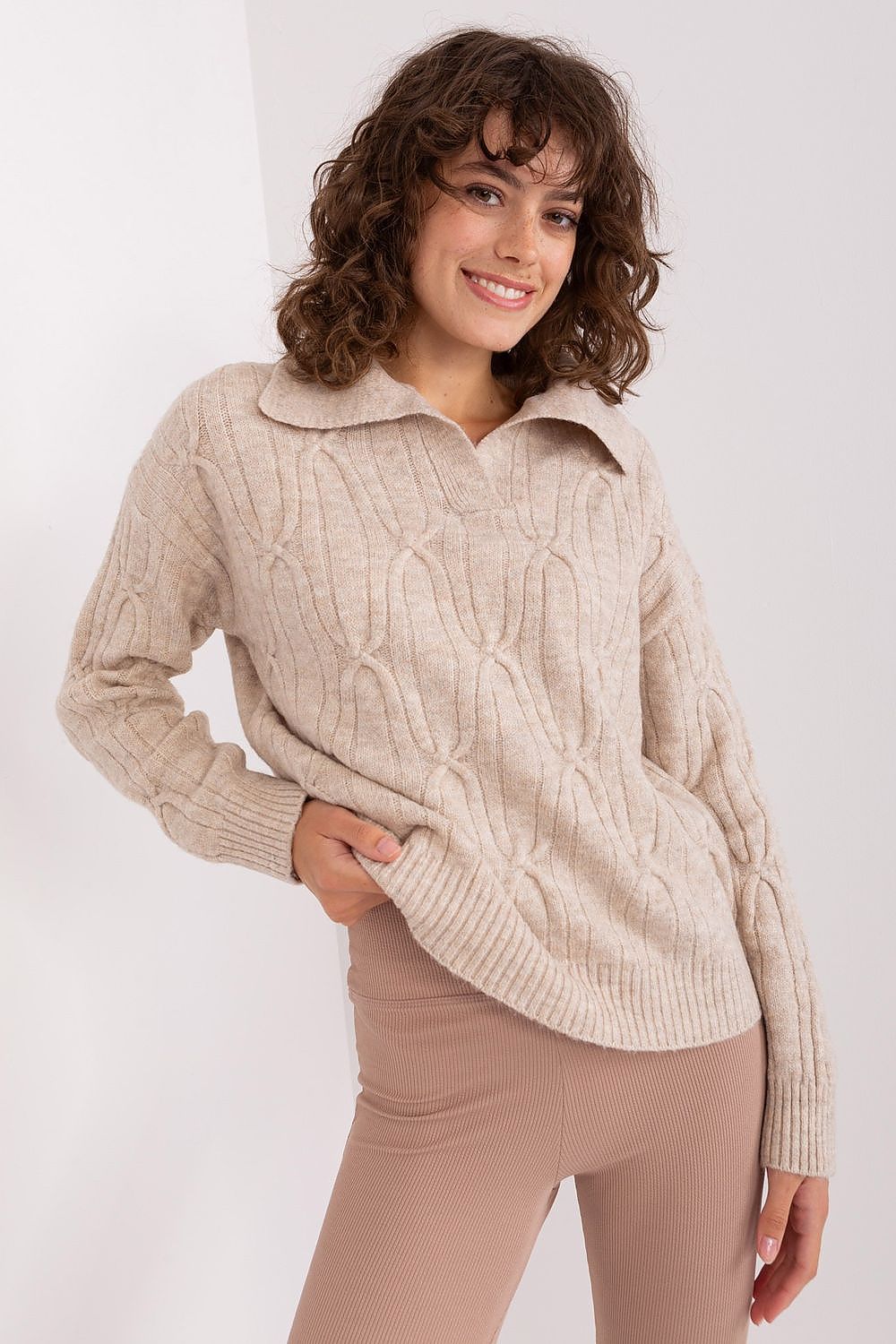   Sweter Damski Model AT-SW-2349-2.27 Beige - AT 