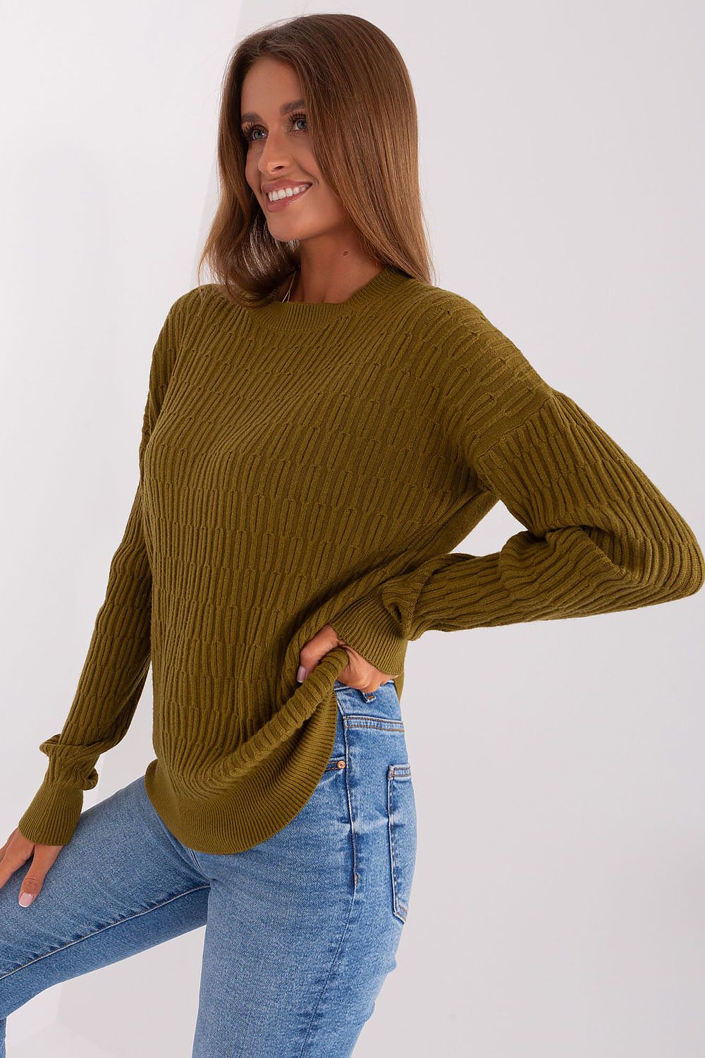  Sweter Damski Model AT-SW-2338.14P Oliwka - AT 