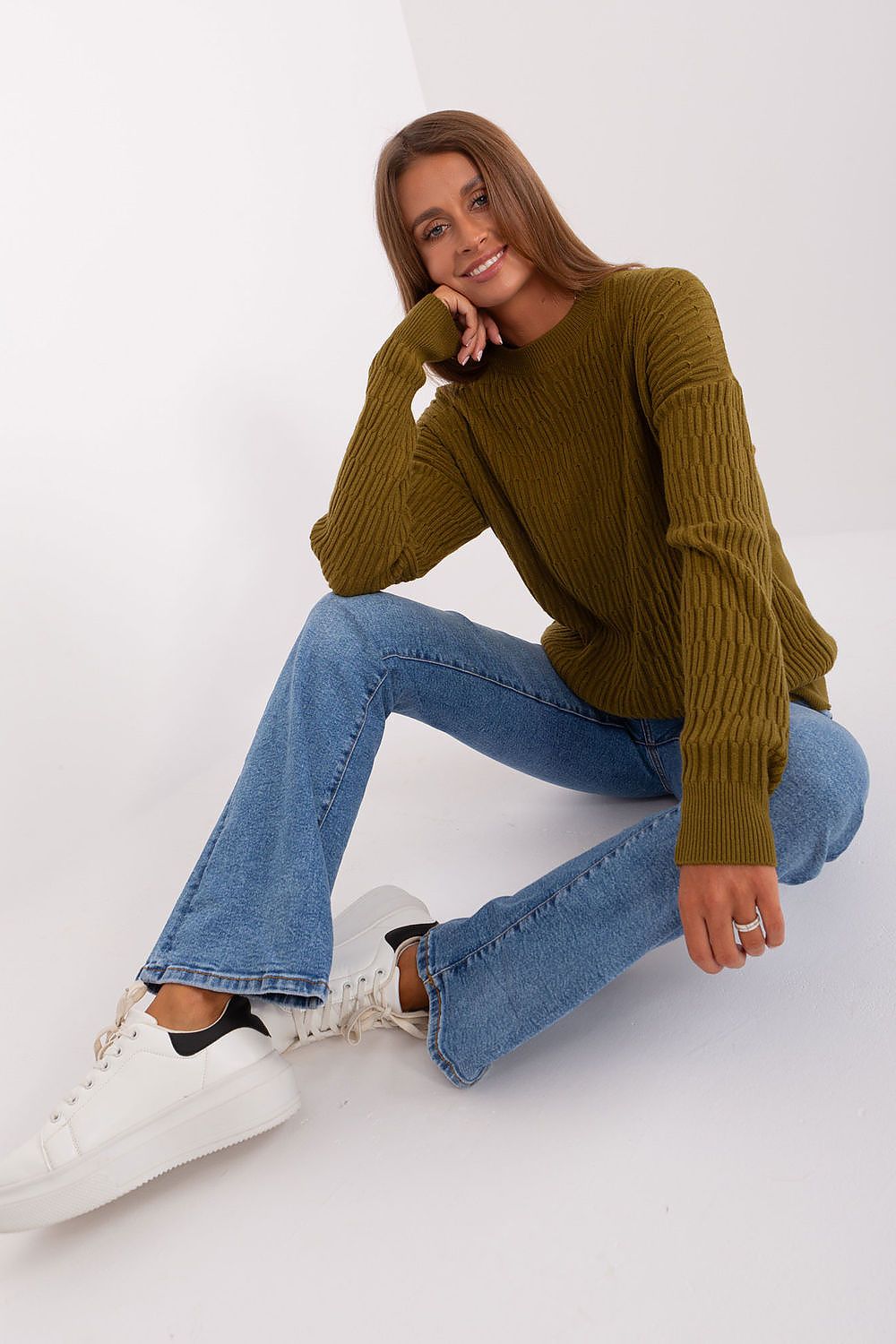   Sweter Damski Model AT-SW-2338.14P Oliwka - AT 