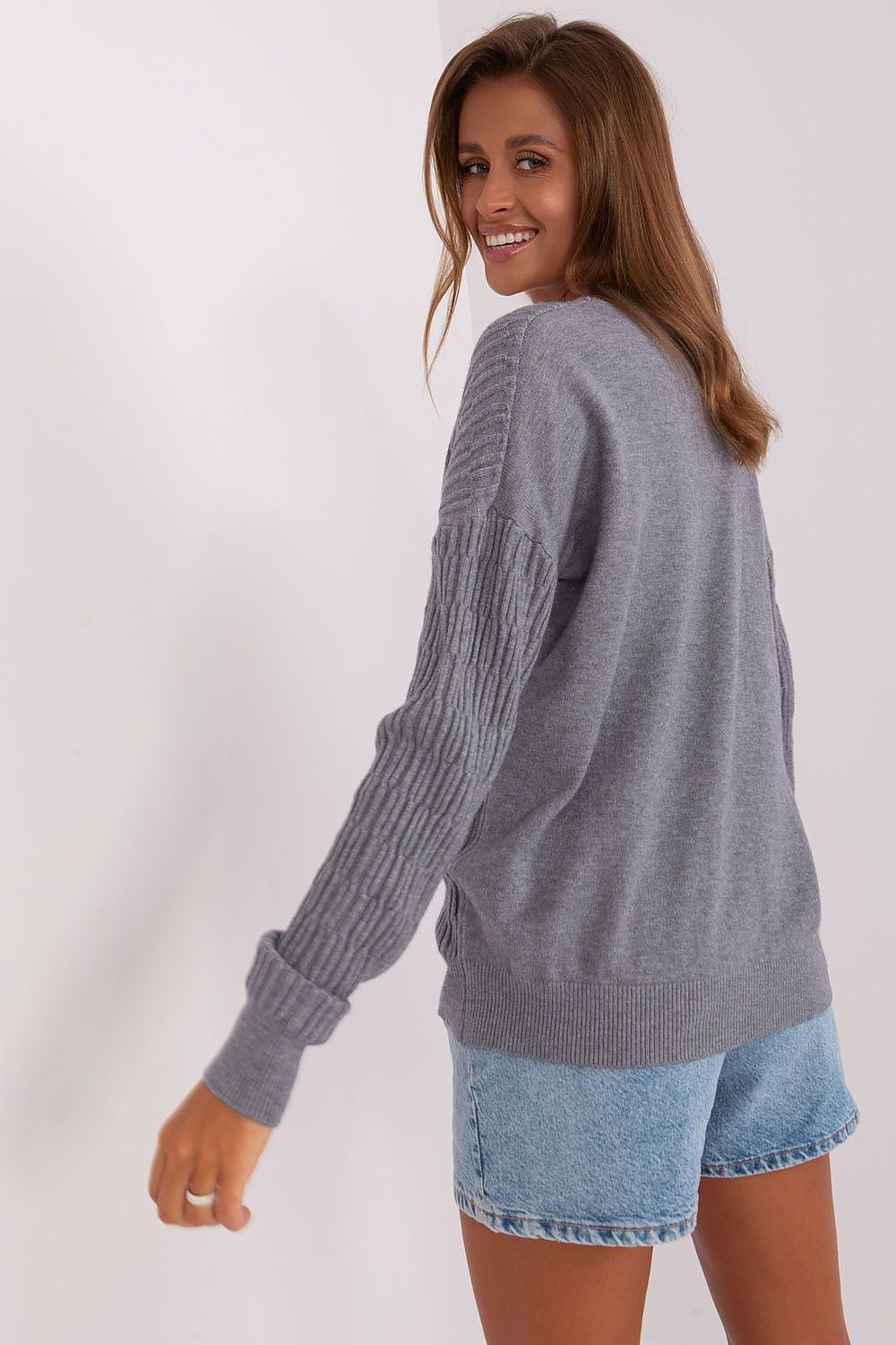  Sweter Damski Model AT-SW-2338.14P Dark Grey - AT 