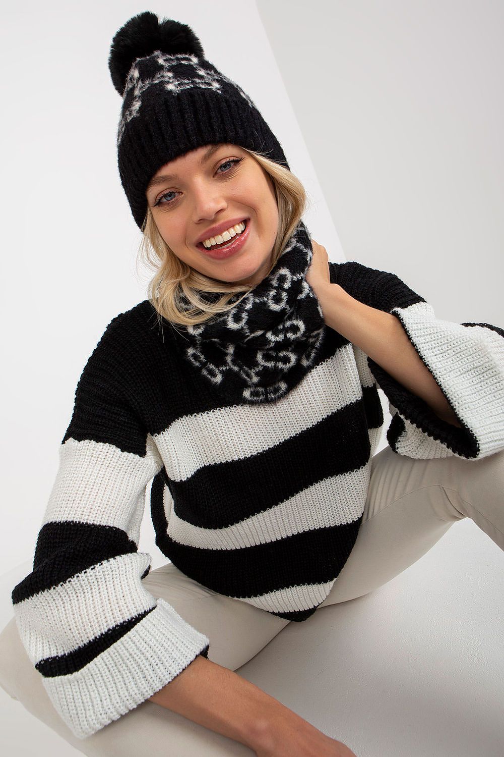   Komin Model AT-KM-CM-333.33P White/Black - AT 