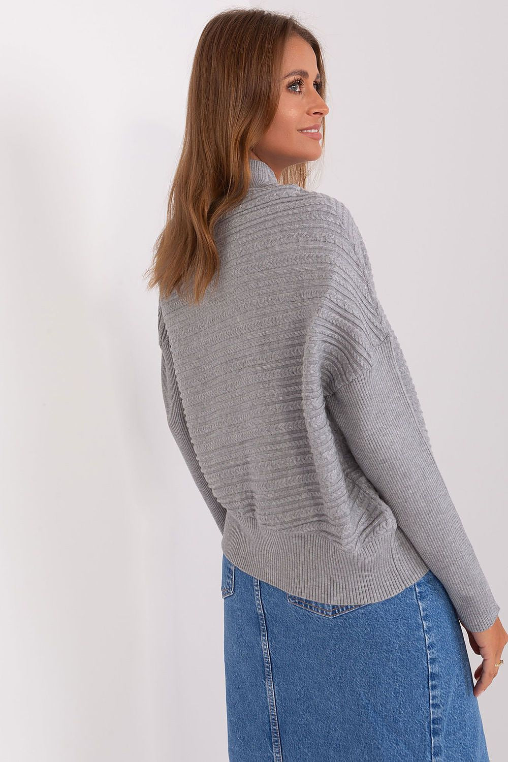   Sweter Damski Model AT-SW-2368.36X Grey - AT 