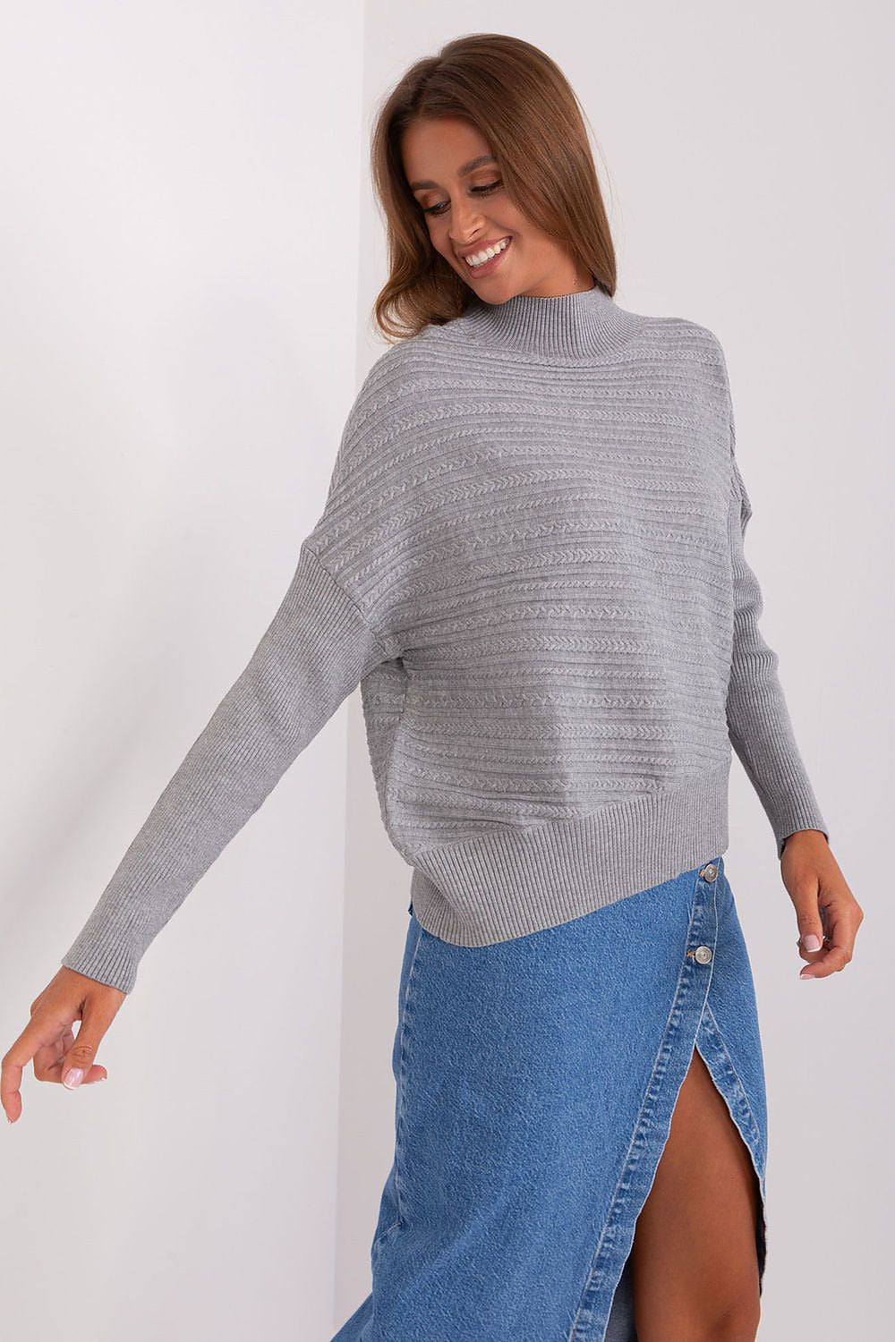   Sweter Damski Model AT-SW-2368.36X Grey - AT 