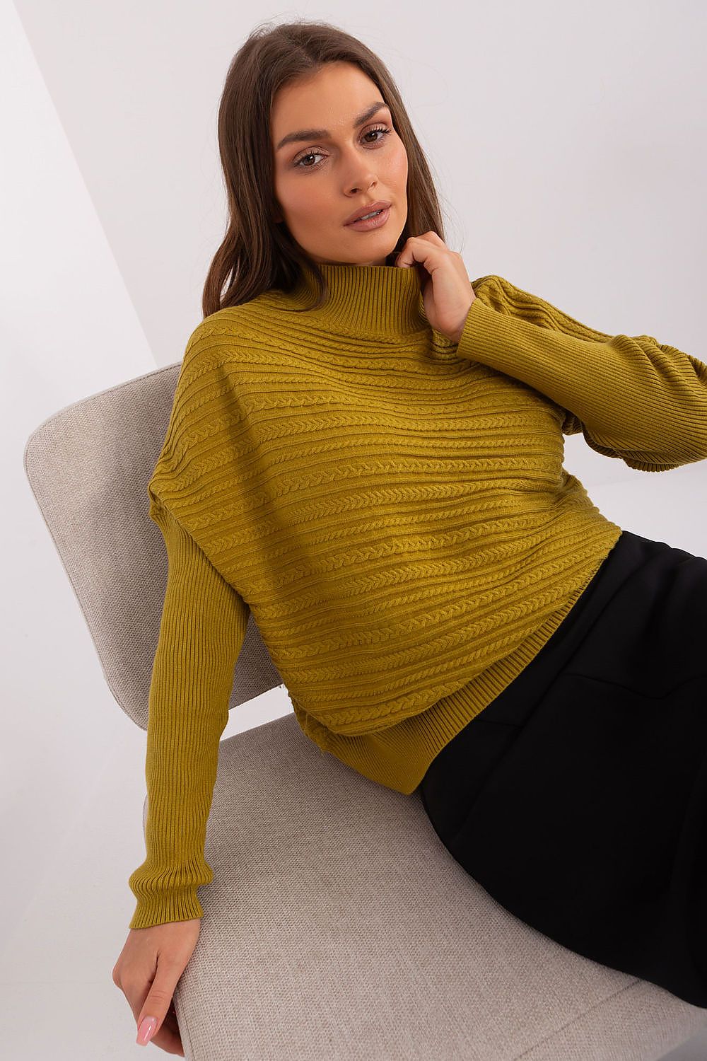   Sweter Damski Model AT-SW-2368.36X Oliwka - AT 