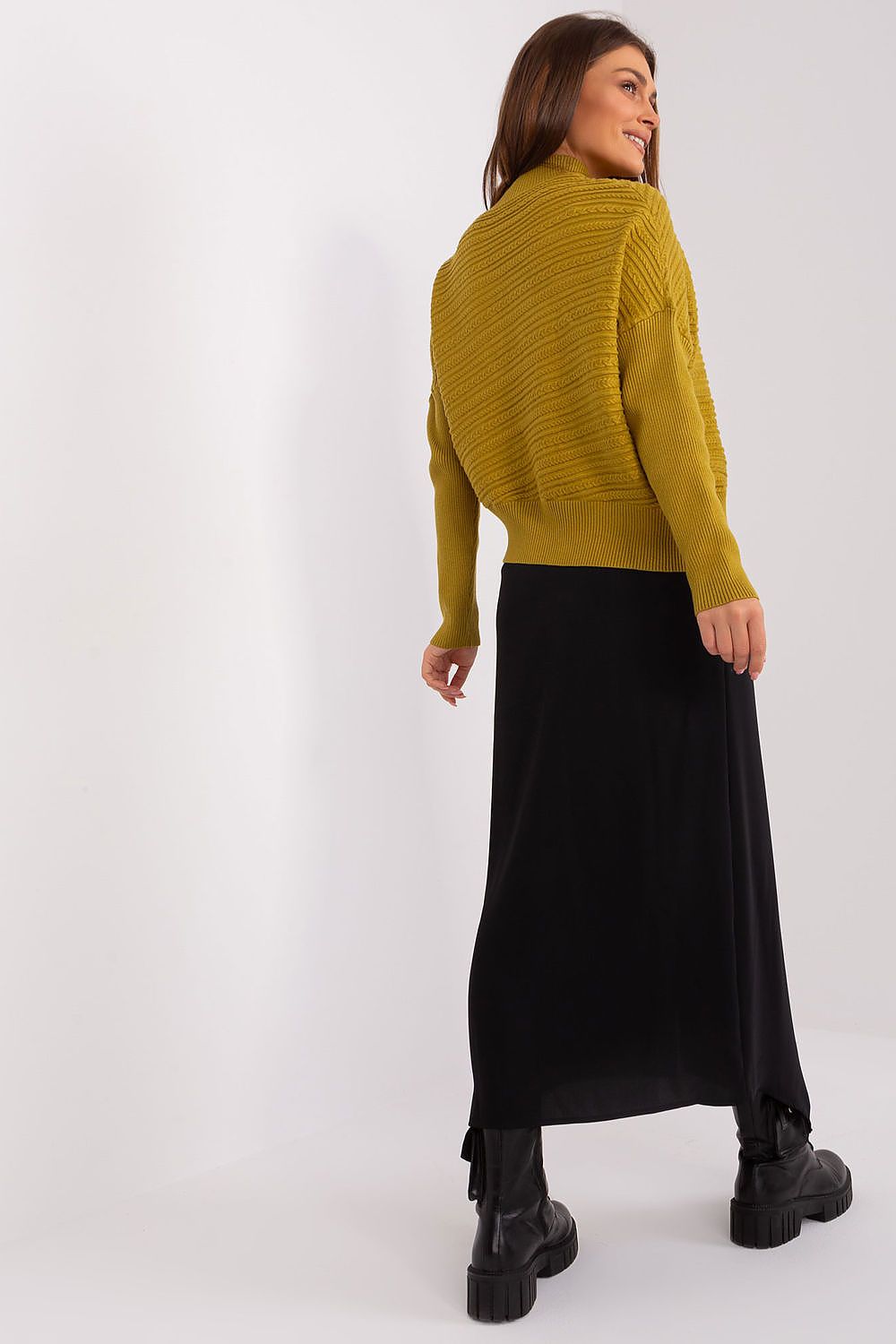   Sweter Damski Model AT-SW-2368.36X Oliwka - AT 
