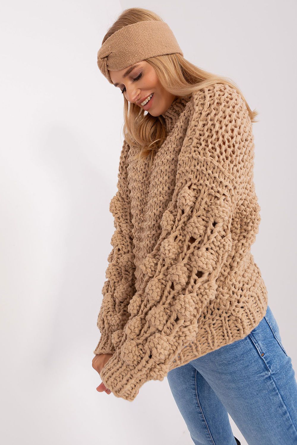   Sweter Damski Model AT-SW-2382.97P Beige - AT 