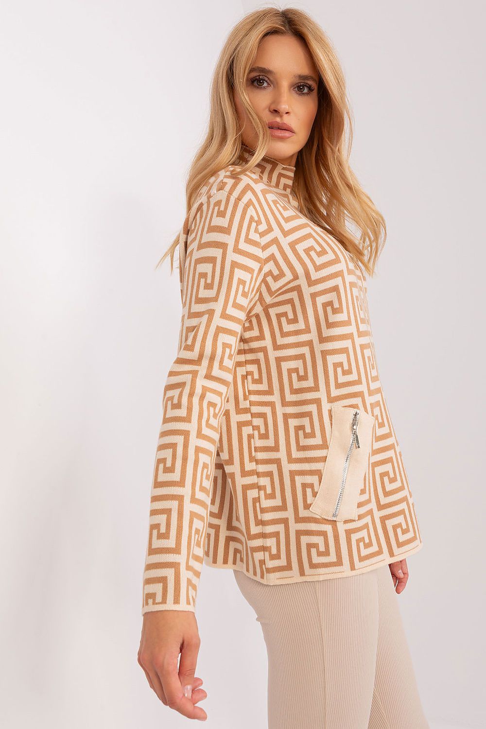   Sweter Damski Model AT-SW-2341.00P Camel - AT 