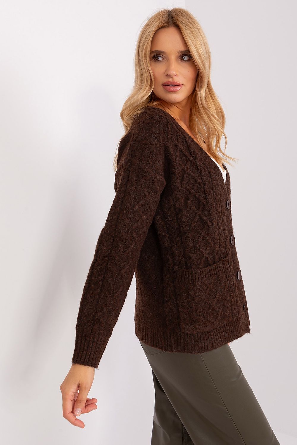  Sweter Damski Model AT-SW-2358.31 Dark Brown - AT 