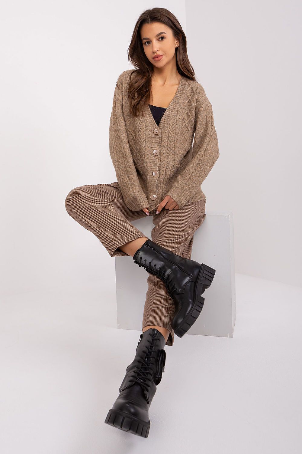  Sweter Damski Model AT-SW-2358.31 Dark Beige - AT 