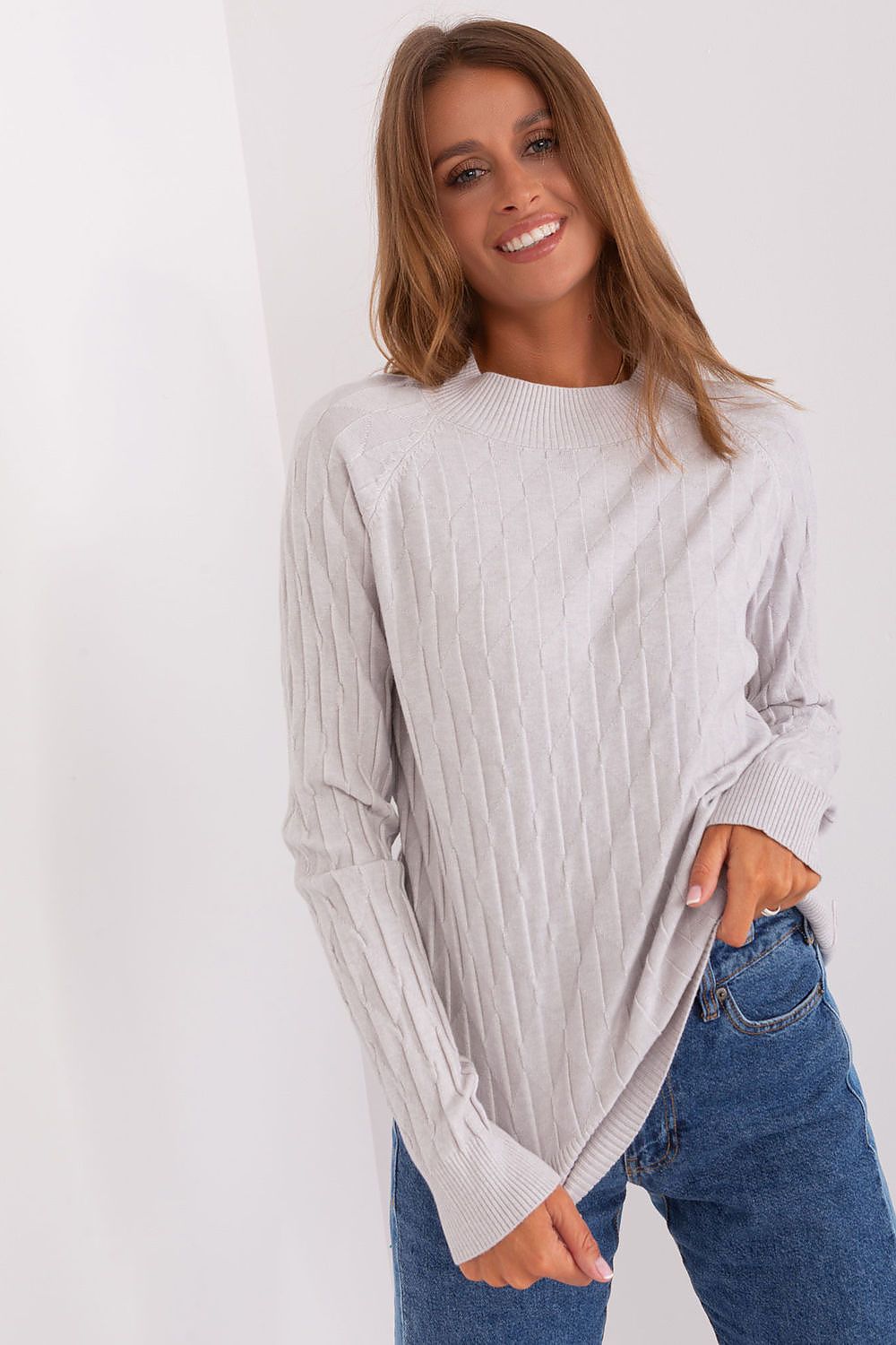   Sweter Damski Model AT-SW-2326.37X Light Grey - AT 