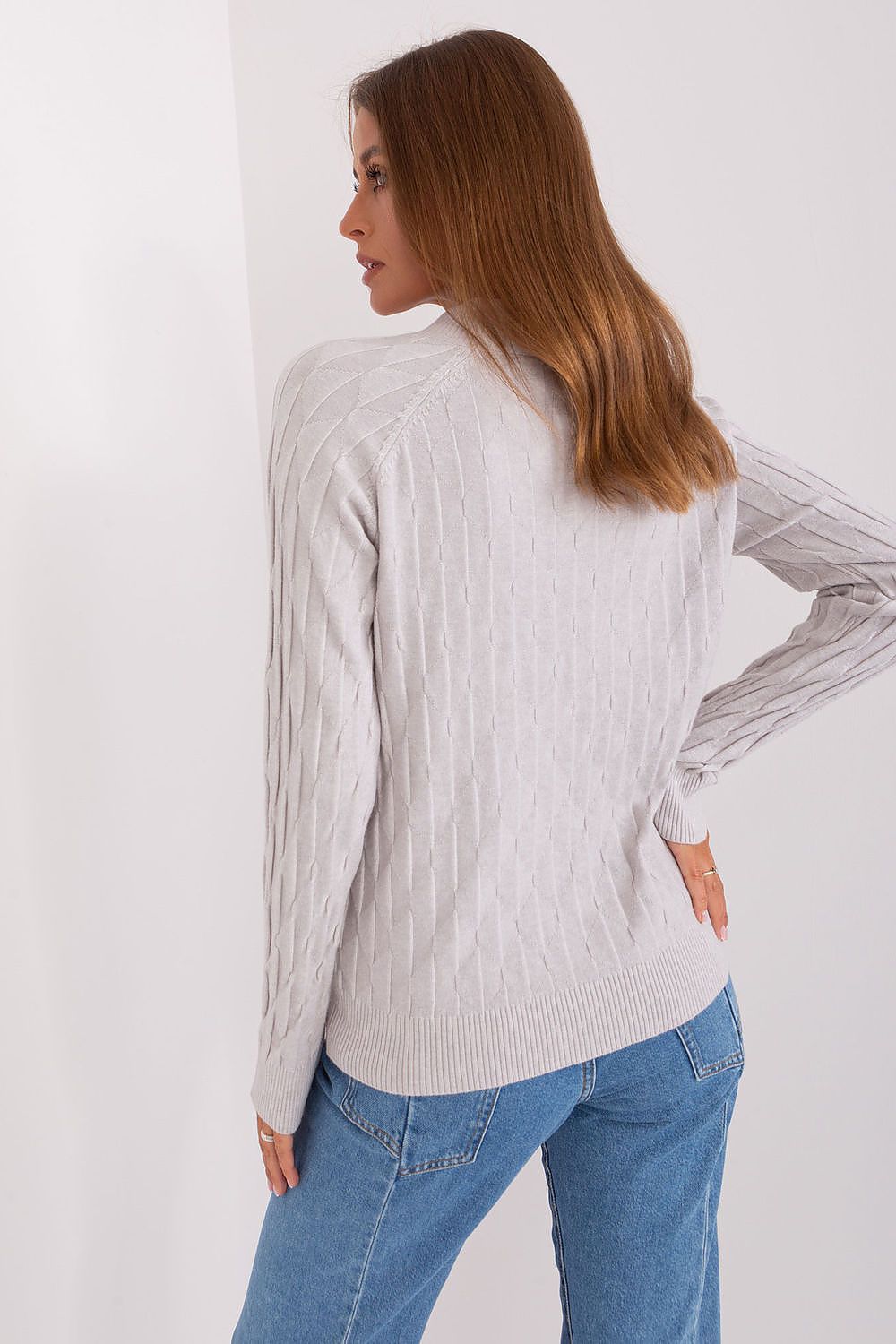   Sweter Damski Model AT-SW-2326.37X Light Grey - AT 