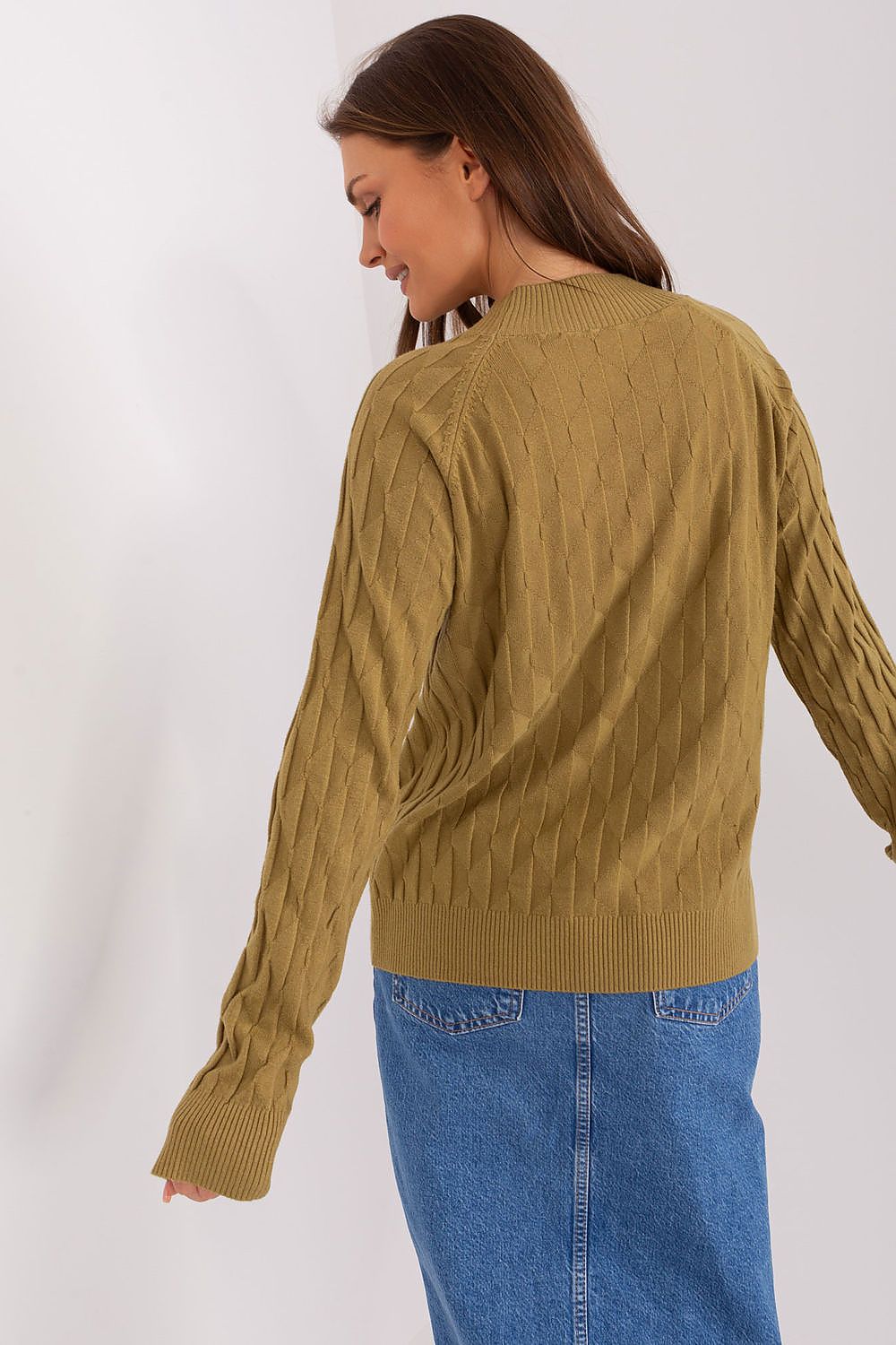   Sweter Damski Model AT-SW-2326.37X Oliwka - AT 